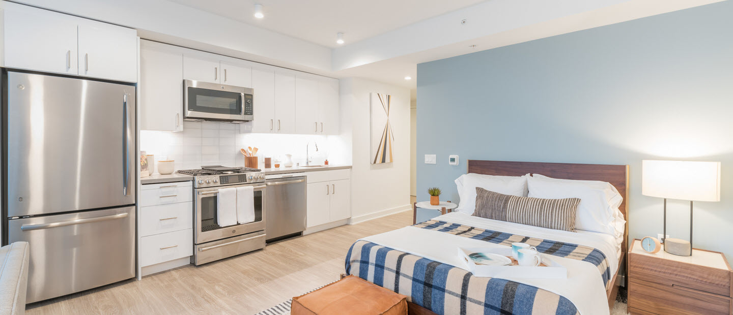 500 Folsom Furnished Studio Apartment with full kitchen and hardwood floors