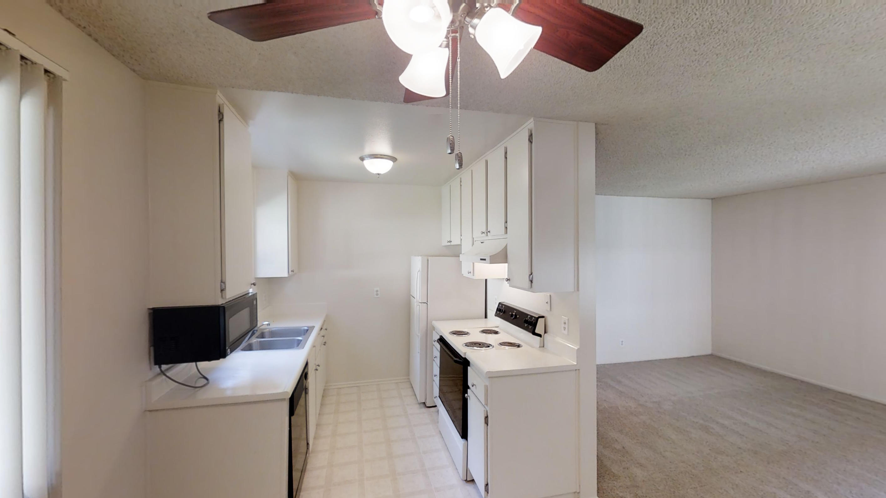 Hacienda at Camarillo Oaks Features & Community Amenities Essex