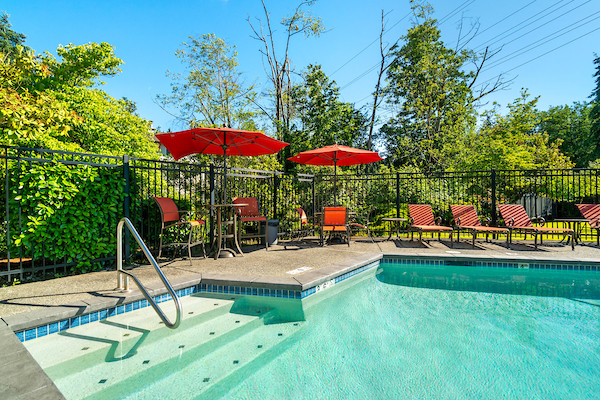 Laurels at Mill Creek Apartments Features & Amenities